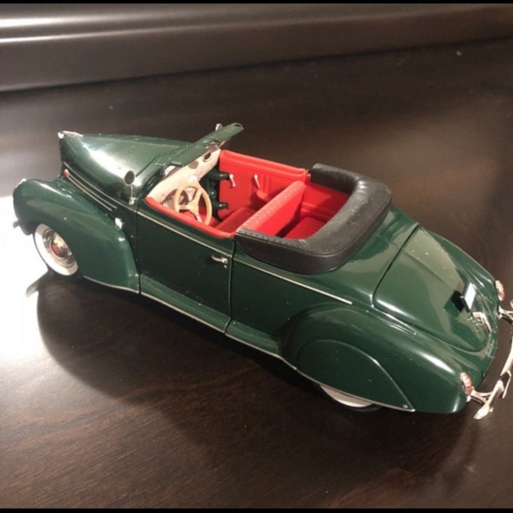 Vintage 1939 Lincoln Zephyr Convertible Diecast Car 1:32 Collectible - Picture 5 of 6